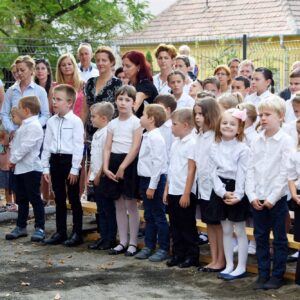 Krisztus Király Római Katolikus Általános Iskola 002