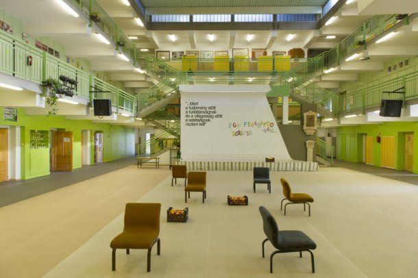 Aula ‒ Fazekas Mihály Német Nemzetiségi Nyelvoktató Általános Iskola 001