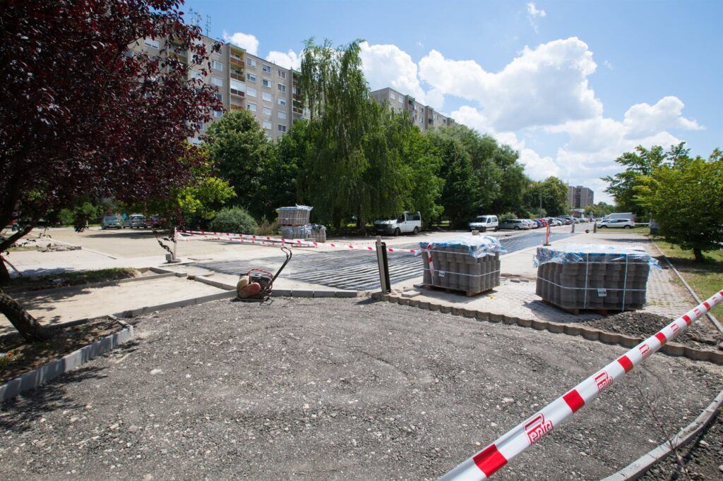 Új parkolóhelyek 001