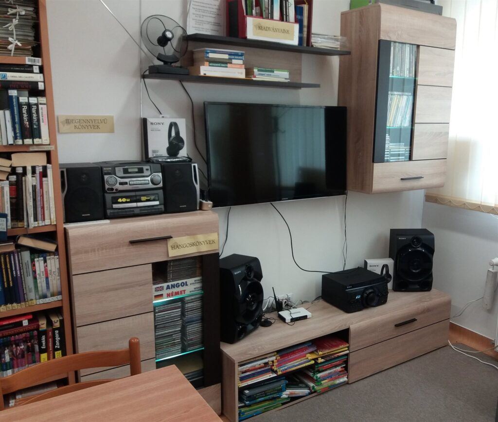 Városi Könyvtár informatikai rendszerének fejlesztése 001