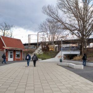 Gyártelepi vasútállomás előtti tér renoválása 001