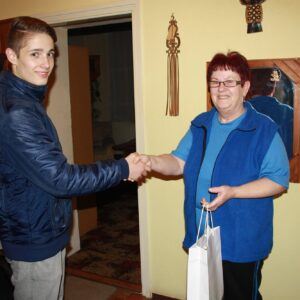 Karácsonyi ajándékcsomag a 65 éven felüliek számára 002