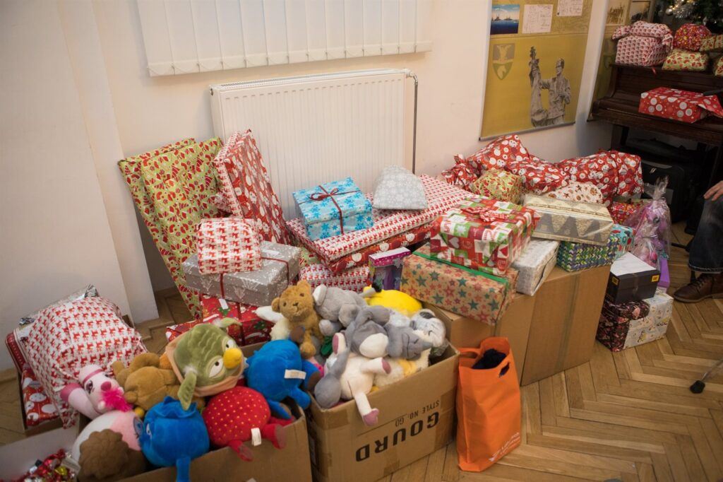 Karácsonyi adománydoboz 001