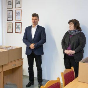 Nőnapi köszöntés és virágosztás 012