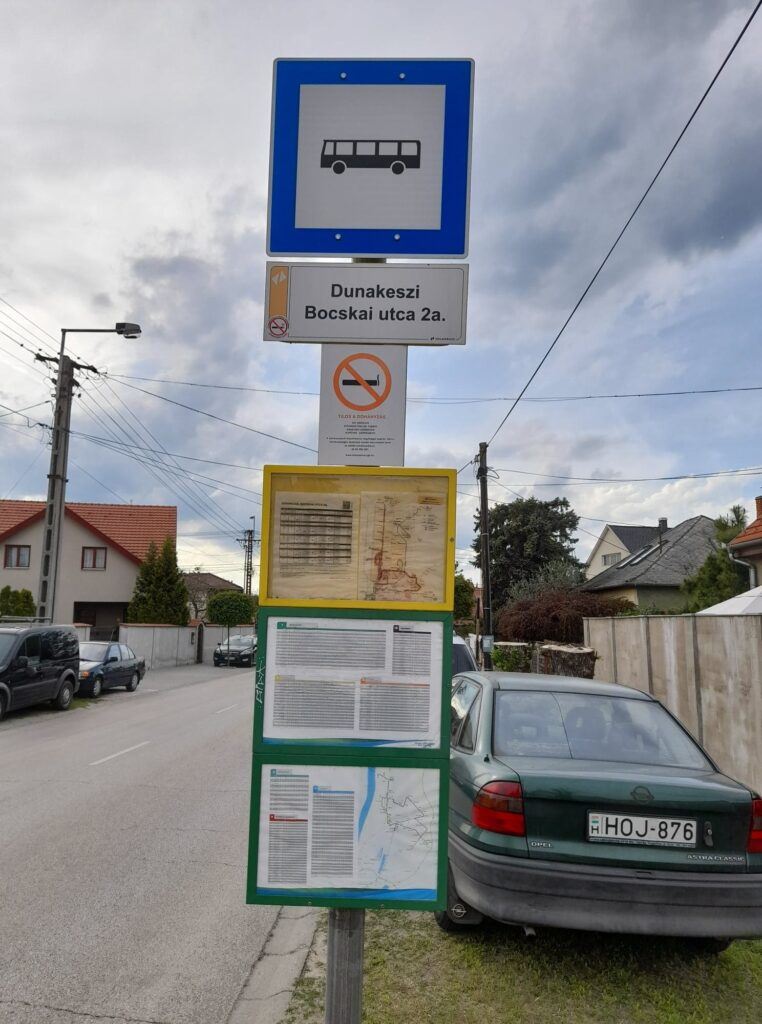 Új menetrendtáblák a városi buszmegállókban 001