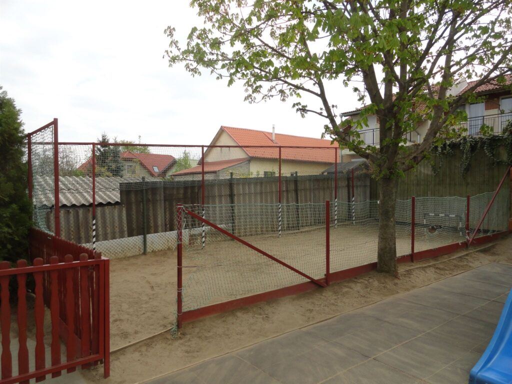 János utcai (most: SNI) óvoda udvarfelújítás 001